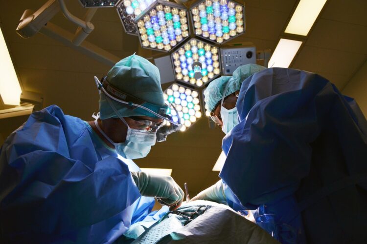 Pacijent umro nakon što mu je liječnik tijekom operacije ozlijedio ilijačnu arteriju i nije prepoznao ozljedu