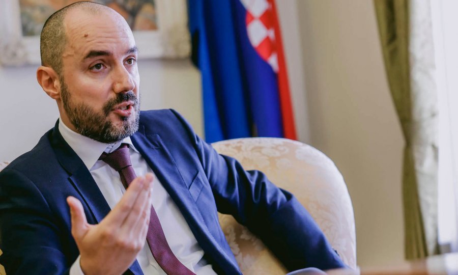 Boris Milošević otvoreno o statusu Srba, Milanoviću, referendumu, obnovi: Do iduće zime neće svi ljudi iz kontejnera biti u svojim kućama. To je nerealno očekivati