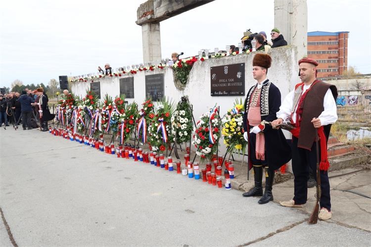 Obilježena 32. obljetnica stradanja hrvatskih branitelja i civila u Borovu naselju