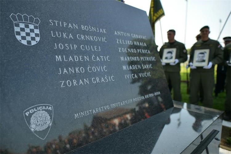 2. SVIBNJA 1991.: MASAKR U BOROVU SELU KOJI JE NAJAVIO KRVAVI RAT PROTIV HRVATSKE