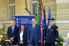 Ljubavnici, sponzori, politički podobni kadrovi: Policiju razdiru ogromne afere