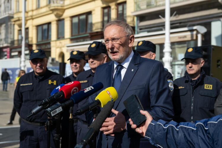 Božinović: Brutalni napadi na strane radnike sinoć u Splitu šokiraju i uznemiruju