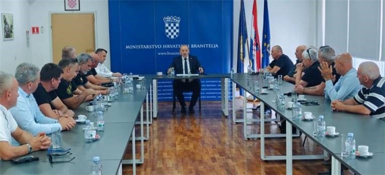 Ministar Medved na sastanku s hrvatskim braniteljima: “Dijalog kroz institucije ključan je za sprječavanje podjela u društvu”