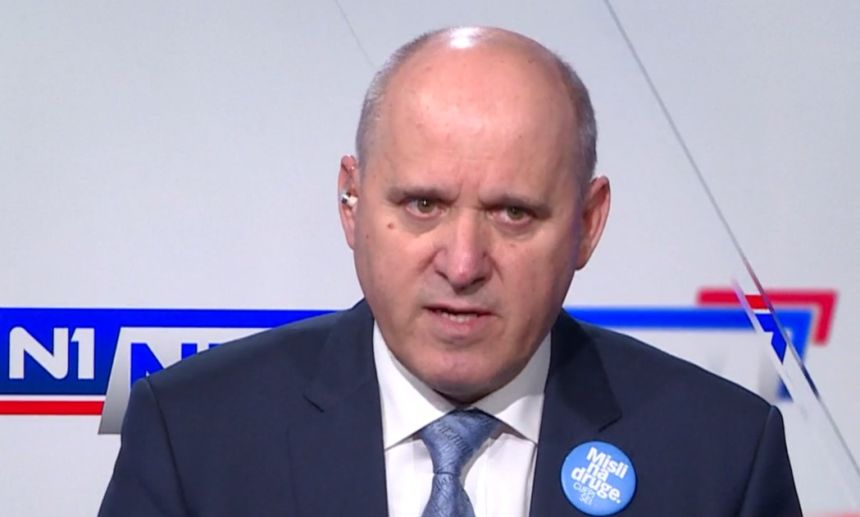 Bačić: Do kraja listopada zbrinut ćemo sve koji žive u kontejnerima