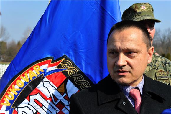 Mladi Jastreb: HOS će biti na čelu kolone sa mnom, pozivam stranke da zašute