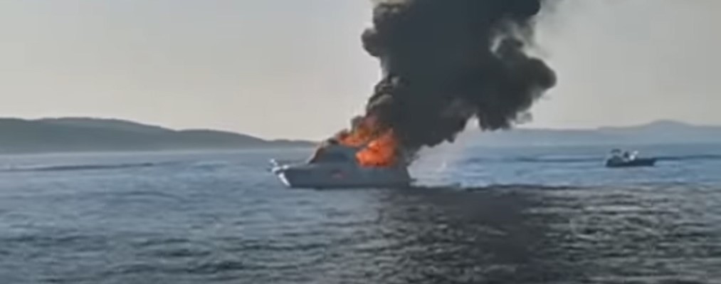 Putnici i posada sa zapaljene brodice stigli u Split (VIDEO)