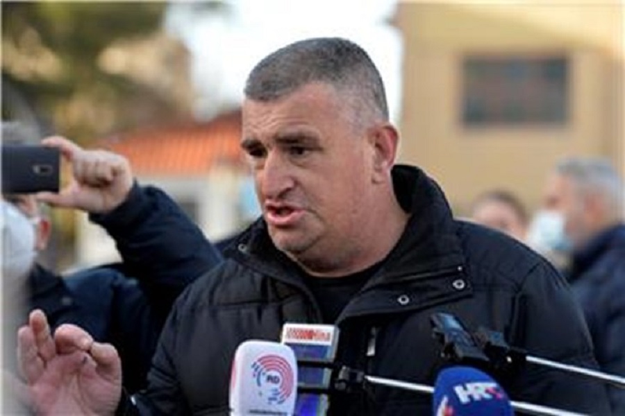 BULJ IZ PROVALJENE KUĆE: “POŠALJITE VOJSKU NA GRANICU!”