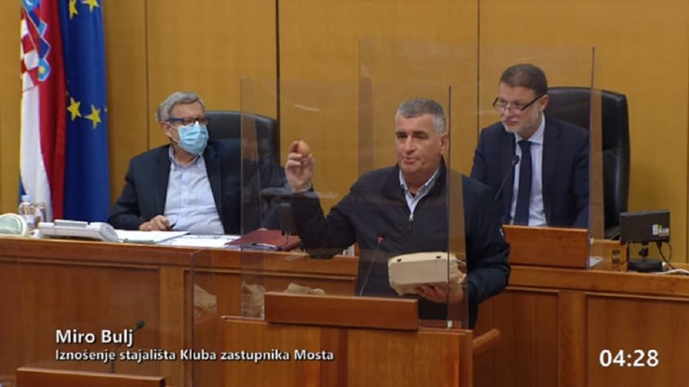 ‘ČETNIK POČETNIK ŠEŠELJOV, ŠUGAVAC’ Bulj izgubio kontrolu i podivljao na Srbiju i Grlića Radmana: ‘Gmižu mali miševi’