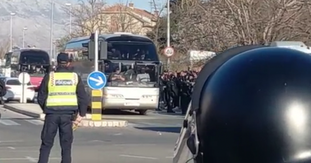 NEPRIJATELJSKI DOČEK: Letjele boce, kamenovan autobus s igračima Dinama...