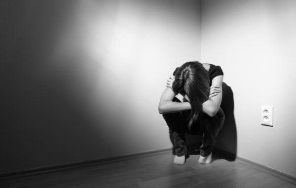 STIGMA KOJA LJUDE UDALJUJE OD NUŽNE POMOĆI! Ova bolest ne bira, puna je mitova, a oni koje zahvati – neizmjerno pate!