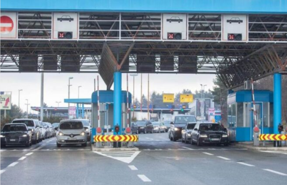 CARINIK HERCEGOVCIMA ZABRANIO PROLAZ U PETRINJU! Izbio skandal: Pogledajte kako su reagirali