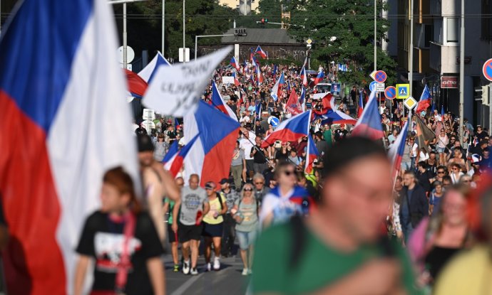 Veliki prosvjed u Pragu protiv vlade koja pomaže Ukrajinu: Premijer je agent stranih sila
