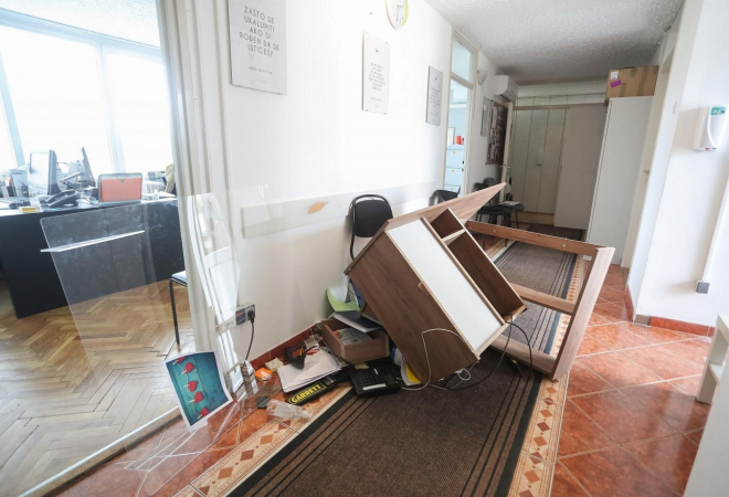 NEPOZNATI DETALJI O ZAŠTITARKI KOJA JE JUČER SPASILA SOCIJALNE RADNIKE: Troškove pokriva iz svog novčanika koji puni minimalcem