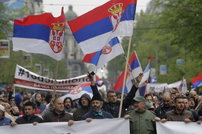29. ožujka 2017. Novi Sad – u Srbiji se javno pjevaju četničke himne na ulicama, stadionima, pravoslavnim crkvama uz veličanje velikosrpstva