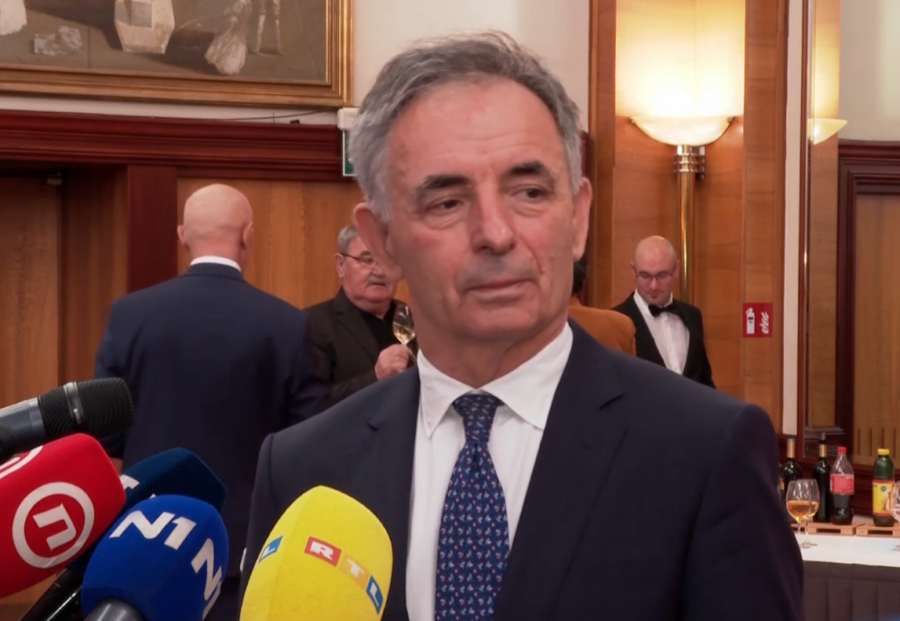 Pupovac: “Plenković je zaslužio da novčić iz božićne česnice pripadne njemu”