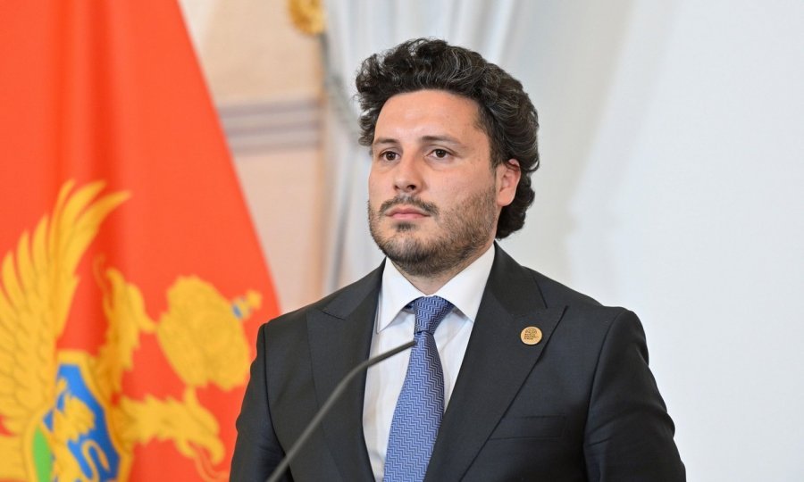 Pala crnogorska Vlada Dritana Abazovića