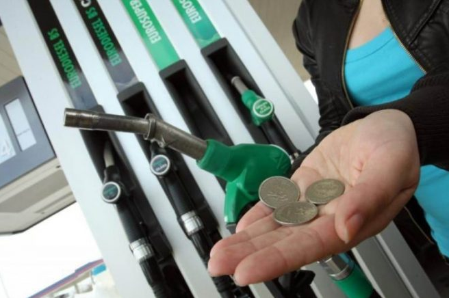 DOBRE VIJESTI ZA VOZAČE I NJIHOV NOVČANIK: Gorivo bi trebalo znatno pojeftiniti