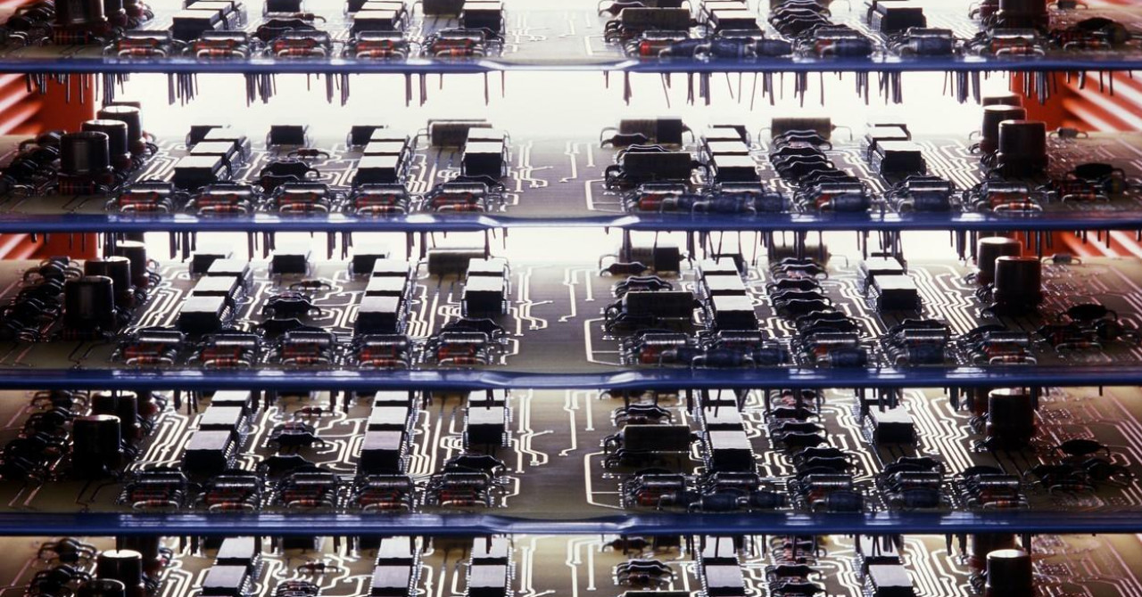 Zapad ostaje bez mikročipova: Autoindustrija očajava, u pitanju i normalno funkcioniranje bankomata