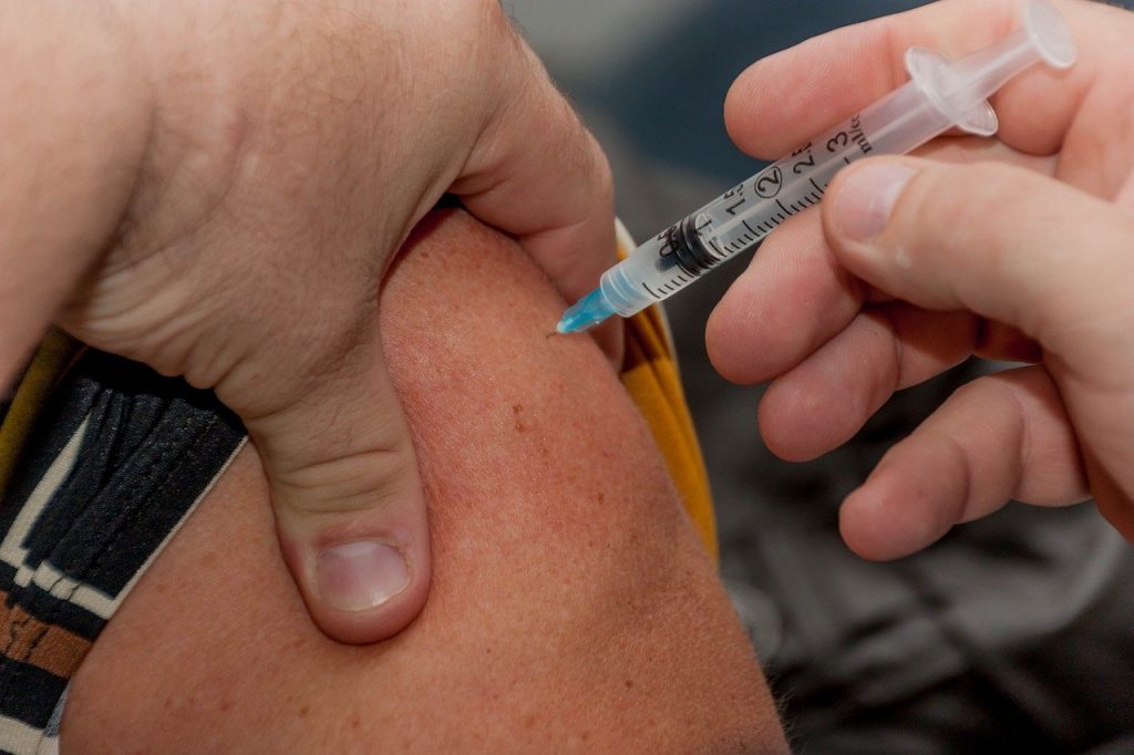 HLK: Ne postoji propis koji traži da klinička testiranja cjepiva traju 5 godina
