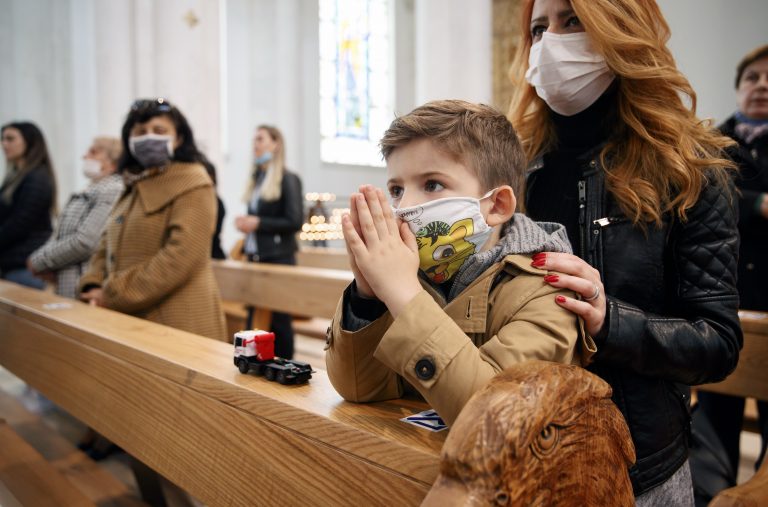 Stožer donio nove mjere za nekoliko županija: Evo gdje se više ne mogu održavati ni mise