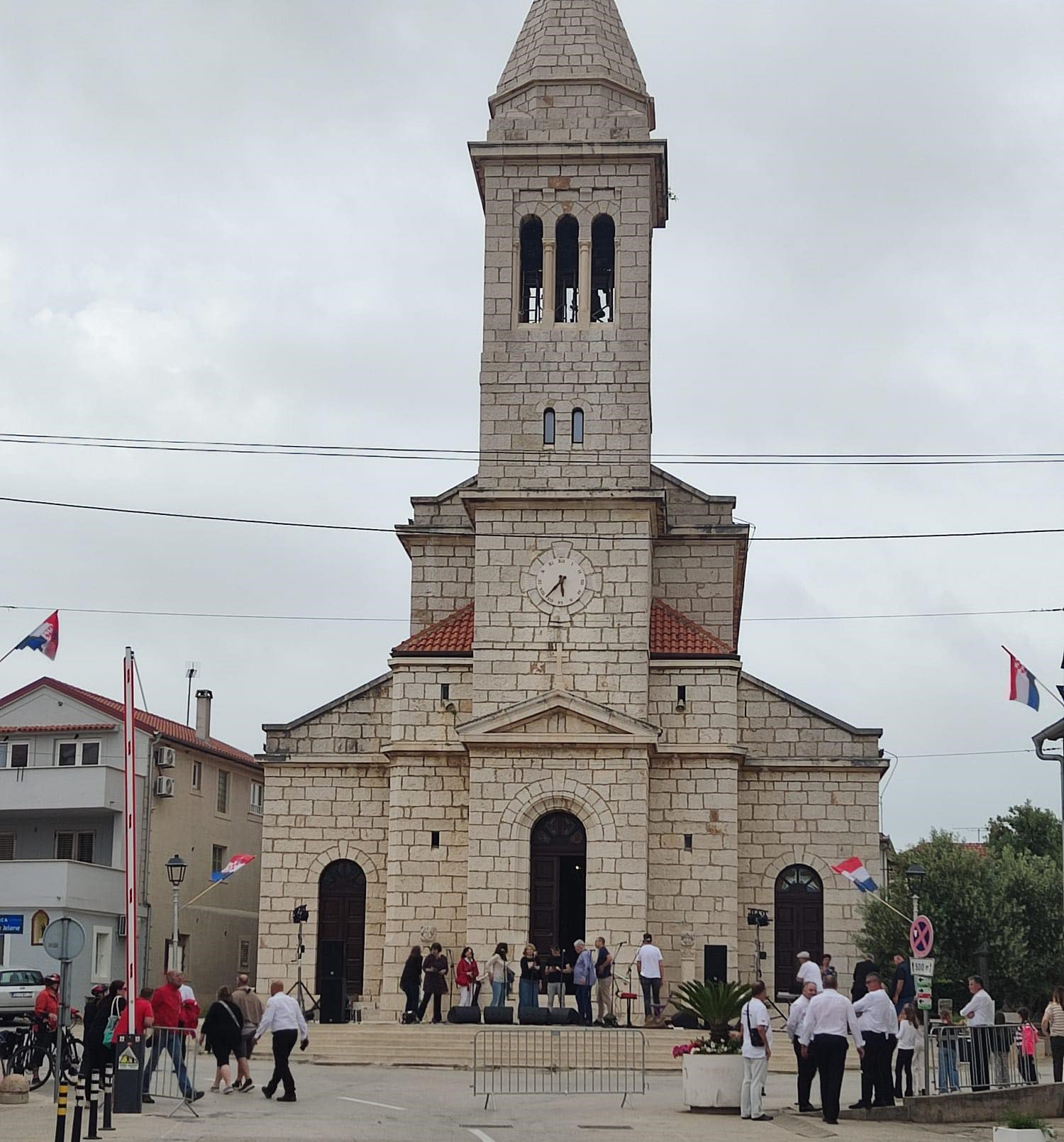 Duhovna obnova u Pakoštanima: General Gotovina među okupljenima na događaju "Za slobodu nas Krist oslobodi"