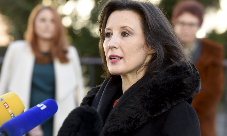 Dalija Orešković odgovorila Kovačeviću: Očito u njegovom svijetu žene žrtve posao dobivaju klečeći. No, nikada nisam bila takva žena niti ću to biti