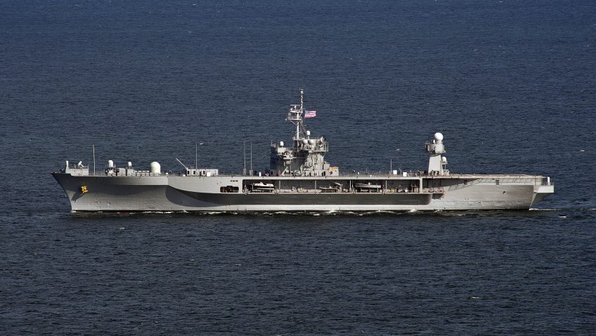 Ruska Crnomorska flota prati američki USS „Mount Whitney“ u Crnom moru