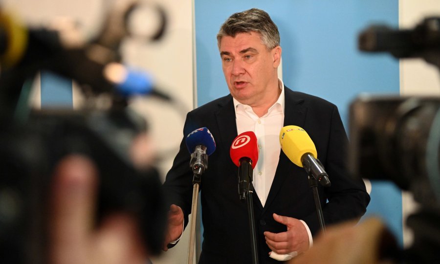 Predsjednik Milanović o crvenom tepihu u Kninu: 'Rekao sam da daske ne trebaj