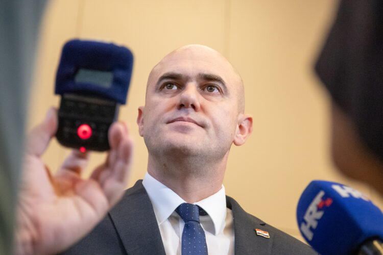 Nižu se reakcije na Dabru. Hajdaš Dončić: Bitno je saznati je li ostavku podnio sam ili ga je na to natjerao Plenković