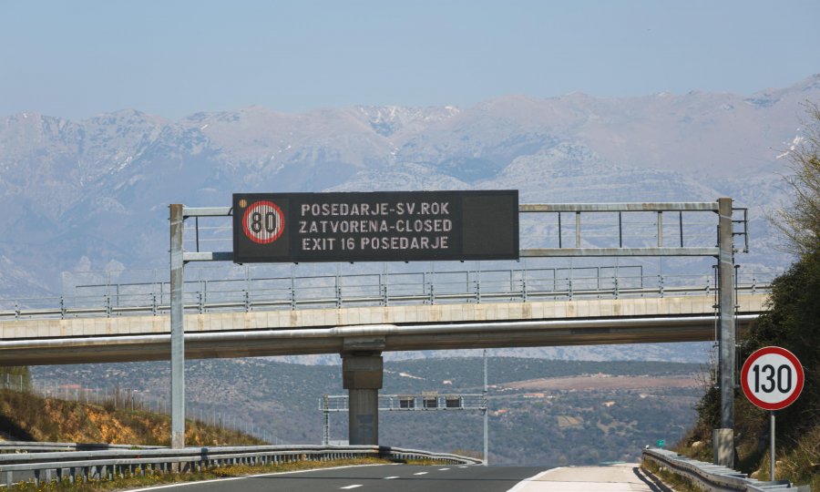 Upozorenje HAK-a: Zbog olujnih udara vjetra između Sv. Roka i Posedarja zatvorena A1