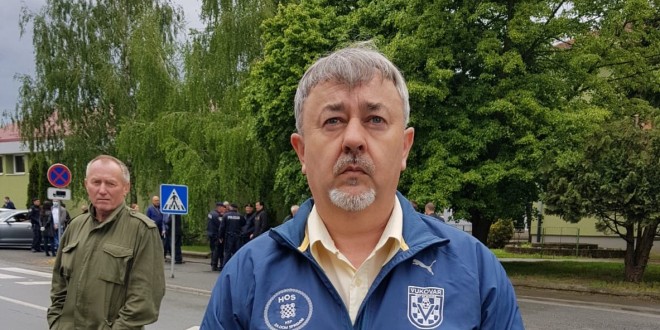 Damir Markuš na Facebooku o obračunu u Vukovaru: “Prijetilo se našim dečkima noževima i pištoljima, a sin ‘milicajca’ je oštetio bistu Jeana-Michela Nicoliera”