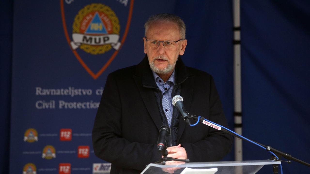 Ministar Božinović na Twitteru najavio: 'Idemo u još restriktivnije mjere!'