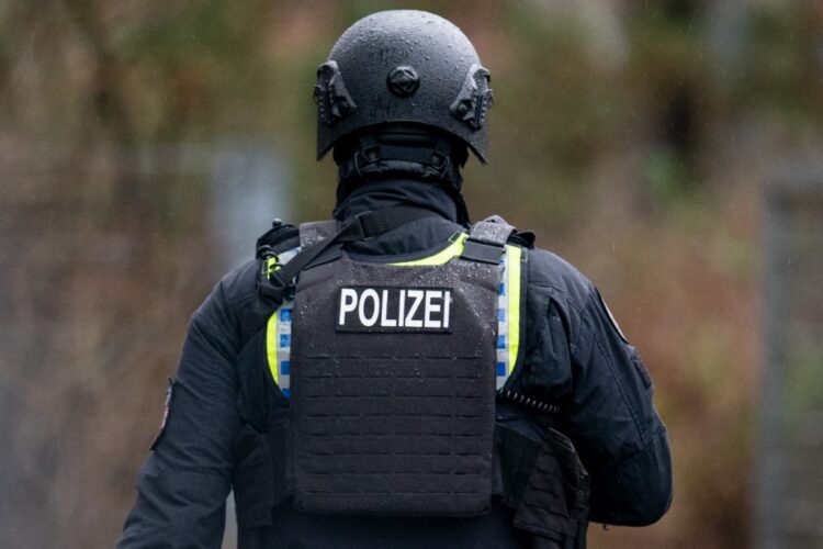 Policija u blizini navijačke zone u Hamburgu upucala naoružanog muškarca (UZNEMIRUJUĆI VIDEO)