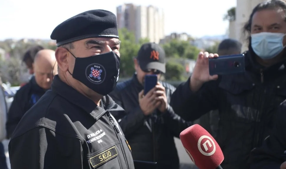 'VRH DRŽAVE SKRIVAO SE PO UREDIMA DOK SU HOS-OVCI GINULI' Udruga 9. bojne HOS-a: Zabranite zločinačku crvenu petokraku, Hrvatskoj treba lustracija