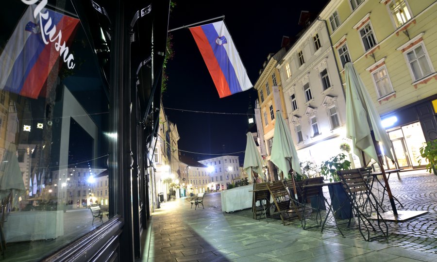 Slovenija uvodi još oštrije mjere: Zatvaraju gotovo sve, dopušteno druženje samo unutar obitelji ili kućanstva, stižu promjene i na granicama