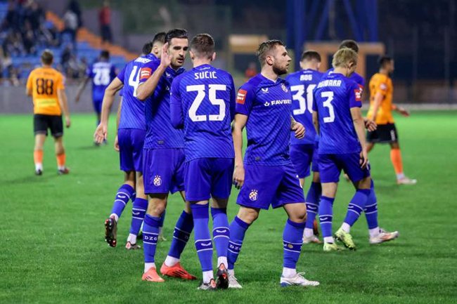KAO DA SE IGRAO KUP Jesu li to amateri ili profesionalci? Jadne scene na Šubićevcu, Dinamo je mogao igrati bez jednog igrača