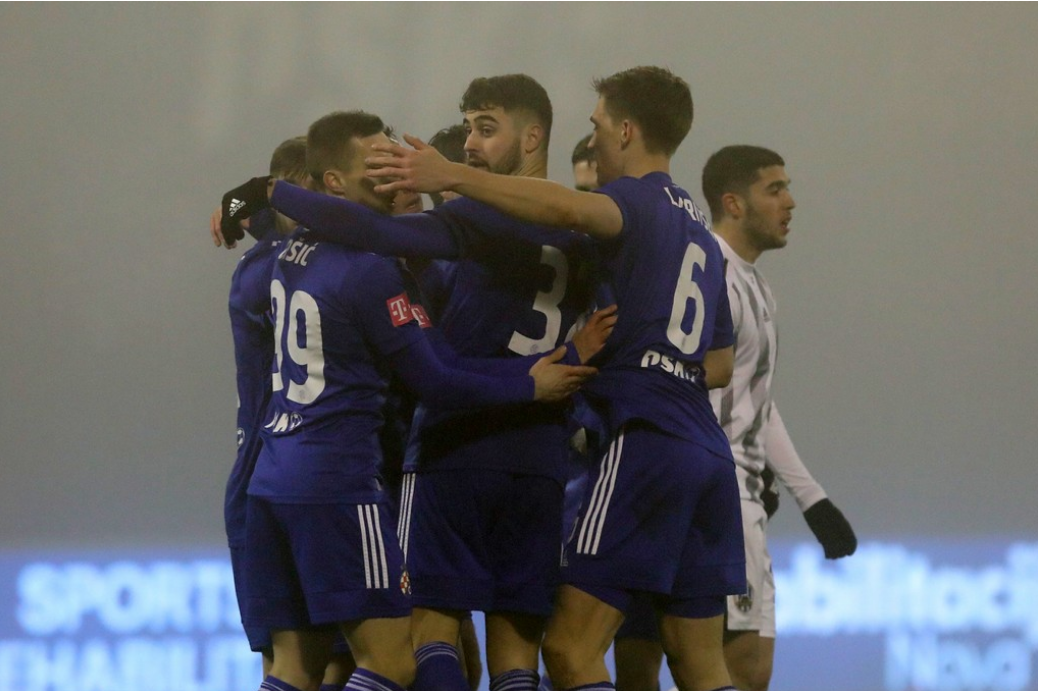 Dinamo se rutinskom pobjedom protiv Lokomotive izjednačio s Osijekom na vrhu