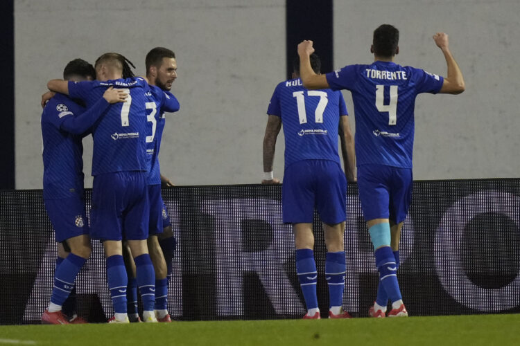 SHNL Dinamo pregazio Slaven i ostao u utrci za naslov – Stojković dvostruki strijelac