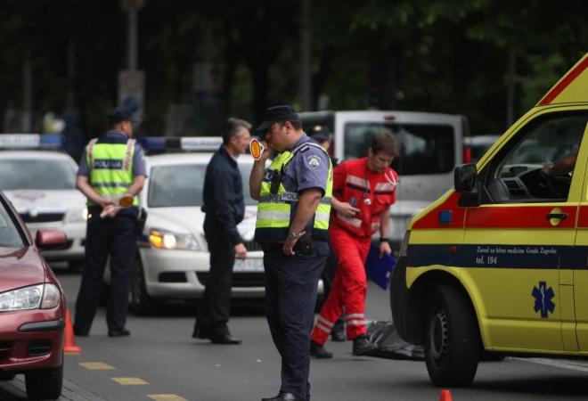 NESVAKIDAŠNJA TEŠKA NESREĆA U ZAGORJU! Dok je hodala udario je automobil bez vozača, djevojčica hitno prebačena u Zagreb!