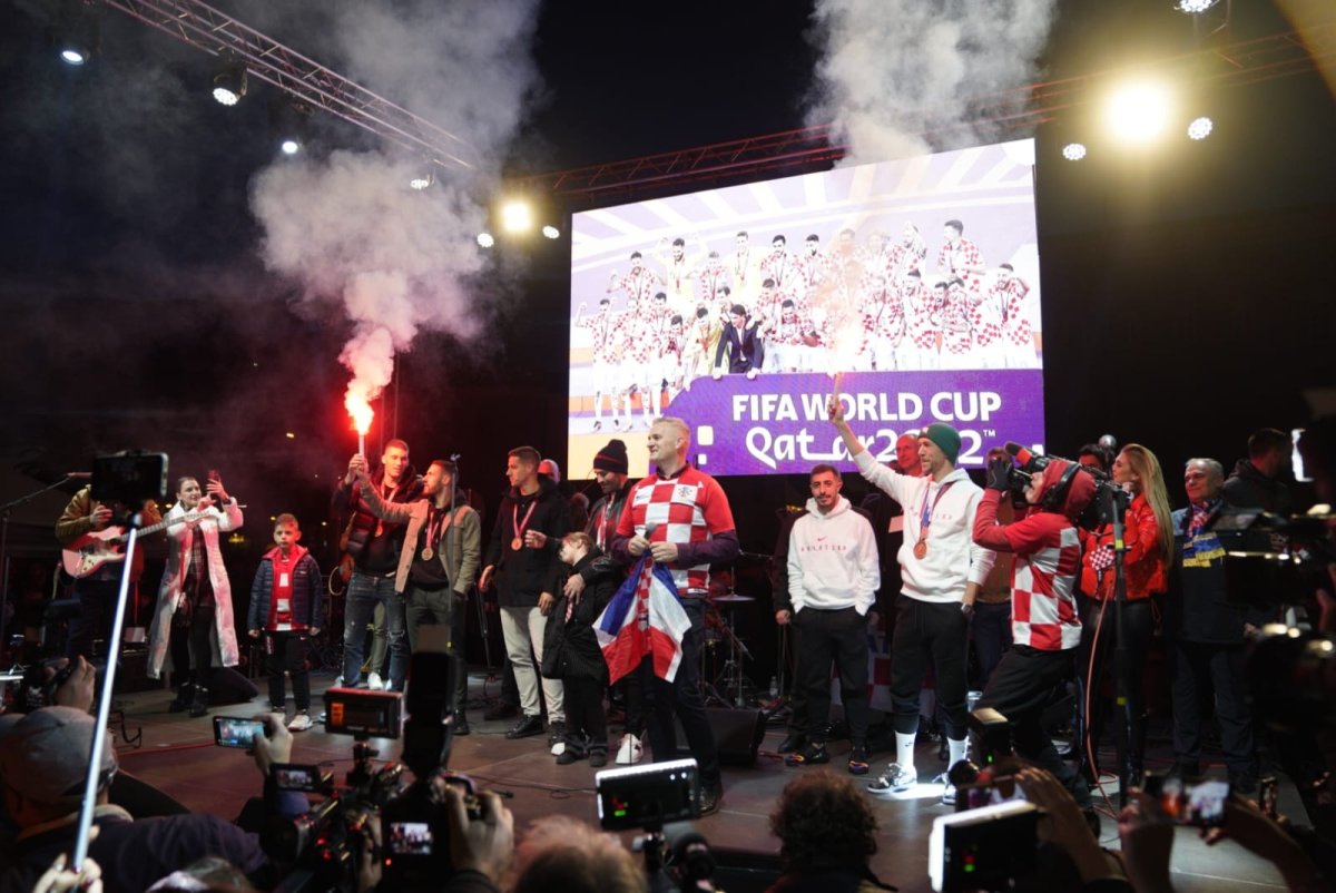 Thompsonova "Lijepa li si" orila se Rivom, Vatreni pjevali u jedan glas