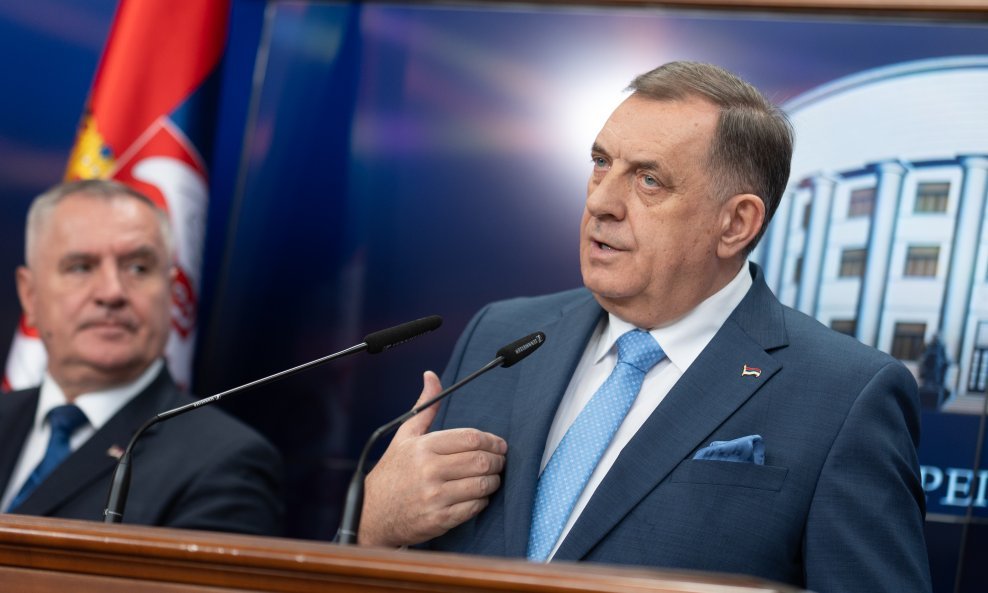 NAPAD NA USTAVNI POREDAK Raspisana tjeralica za Miloradom Dodikom!