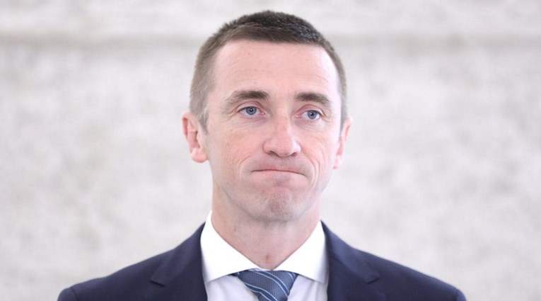 ‘PLENKOVIĆEV NOVI SUVERENIZAM TRAJAO JE MANJE OD ŠEST SATI!’ Iz DP-a oštro prozvali premijera: ‘Toliko je Vučiću trebalo da uvjeri EU šefove da mu i dalje kroz Janaf puštaju rusku naftu za Srbiju’