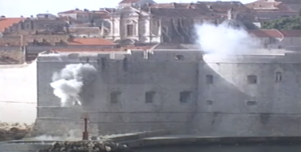 06. prosinca 1991. Zločini srpske vojske – TV Srbija razaranje Dubrovnika pripisuje paljenju guma (VIDEO)