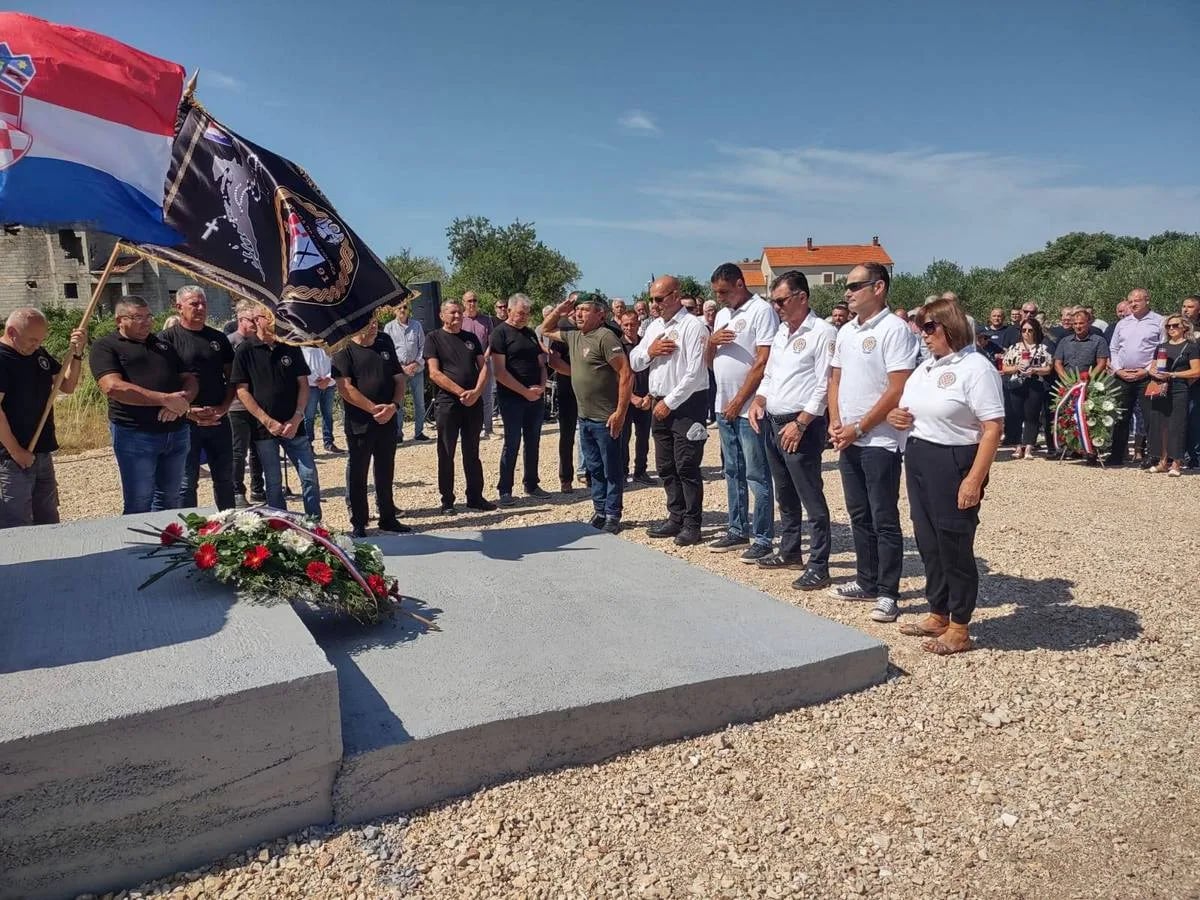 U Raštanima Gornjim otkriveno spomen-obilježje hrvatskom branitelju Marjanu Prtenjači