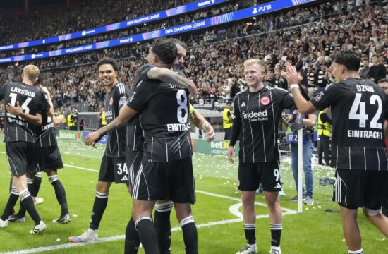 LIGA PRVAKA Golijada u Frankfurtu, drama u Newcastleu, rutinska pobjeda Cityja