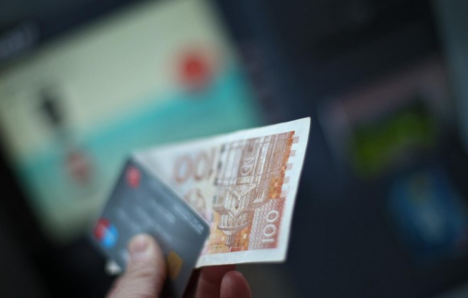 EKONOMSKI ANALITIČAR O PREŠUTNIM PREKORAČENJIMA: ‘Ukinu li se minusi, građani će biti prisiljeni tražiti kredite od kamatara’