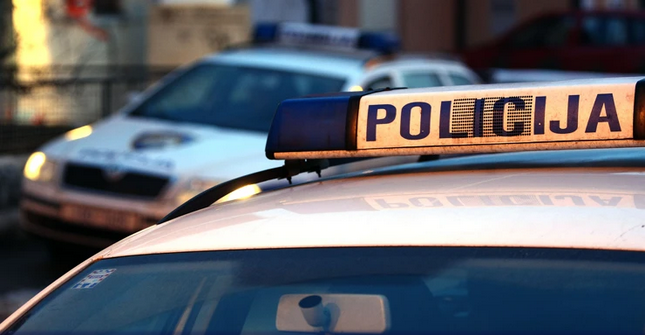 U Dubravi bačena eksplozivna naprava u dvorište 72-godišnjaka