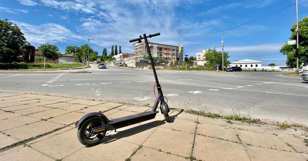 STUPIO NA SNAGU NOVI ZAKON: Vozače električnih romobila za njega nije briga