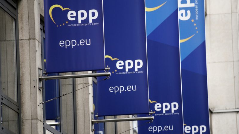 POLICIJA U AKCIJI I RACIJI I U BRUXELLESU, UPALI U PROSTORIJE EPP-A! Izvršen pretres u sjedištu pučana, evo svih detalja velike akcije