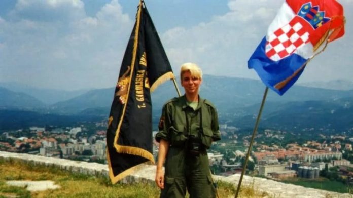 ONA JE BILA U PRVOJ GRUPI KOJA JE UŠLA U KNIN: “Zastava od 20 metara je cijelo vrijeme bila je s nama”